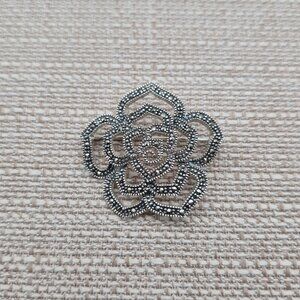 Sterling Silver Stunning Marcasite Gem Flower Pin Brooch B542